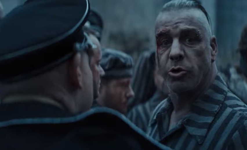 Kadr z wideoklipu Rammstein do utworu pt. Deutschland