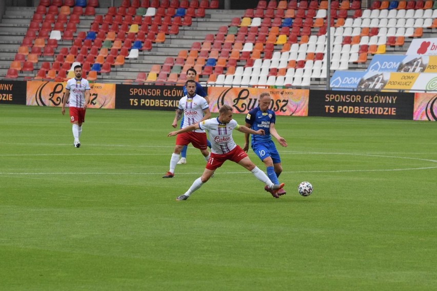 I liga piłkarska. Remis Puszczy Niepołomice na boisku lidera Podbeskidzia Bielsko-Biała [ZDJĘCIA]