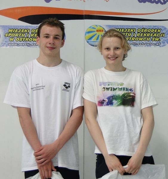 Donata Kilijańska i Roger Kurant- najlepsi pływacy mistrzostw okręgu.