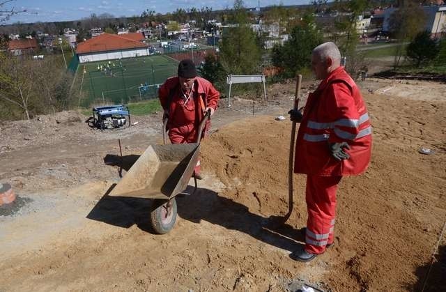 Schody miały kosztować 125 tys. zł, ale będą... dwa razy tyle