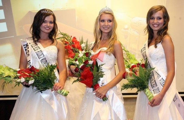 Aleksandra Tomaszewska (po środku) została Miss Polonia Podkarpacia 2012