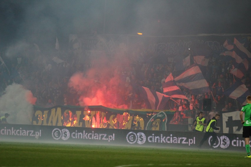 02.06.2017. Ruch Chorzów - Górnik Łęczna, palenie flag GKS-u...