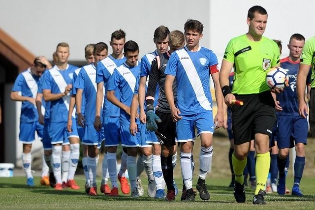 Wydział Gier Opolskiego Związku Piłki Nożnej zaprezentował podział zespołów i terminarze w rozgrywkach juniorów i juniorów młodszych w naszym regionie. Od poziomu pierwszego po trzeci.