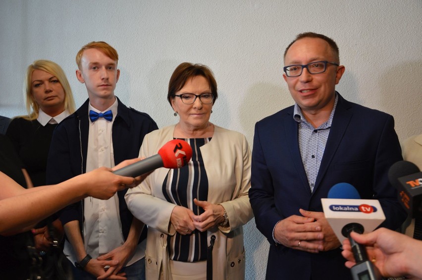 Ewa Kopacz i inni politycy Platformy Obywatelskiej w Ostrowcu. Podsumowali "Program dla młodych"