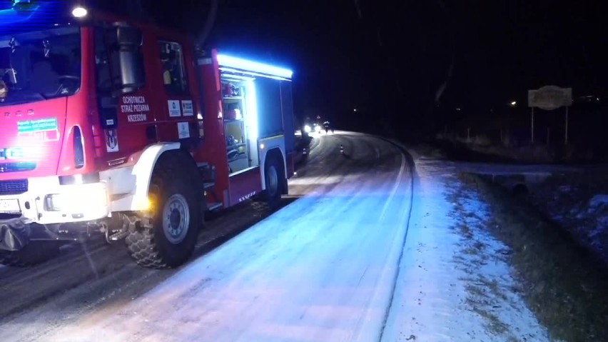 Samochód wypadł z drogi i dachował [VIDEO]                