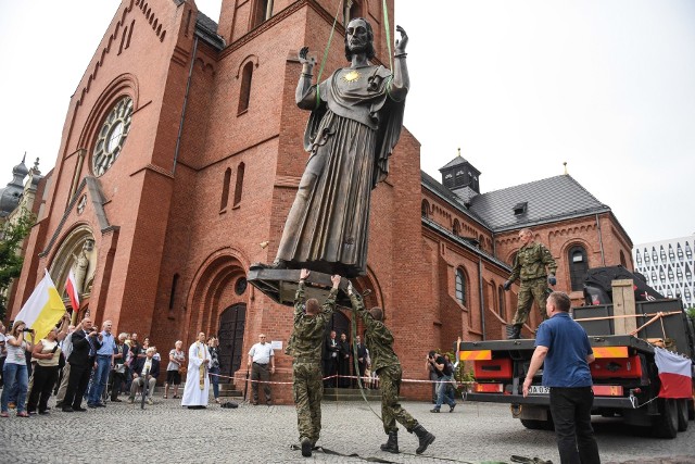 Jedną z przyczyn konfliktu pomiędzy AKO a Jackiem Jaśkowiakiem jest sprawa Pomnika Wdzięczności.