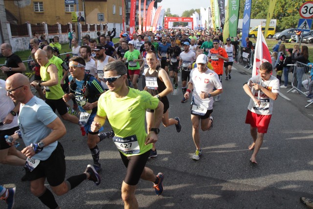 Śląski maraton jest jedynym tego typu wydarzeniem w Europie, którego trasa biegnie ulicami aż czterech miast: Katowic, Mysłowic, Siemianowic Śl. oraz Chorzowa.