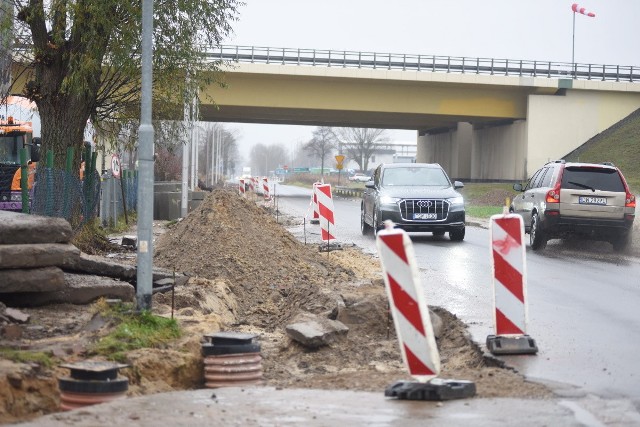 Trwa budowa ścieżki rowerowej prowadzącej od skrzyżowania z DK 92 do Grodziszcza.