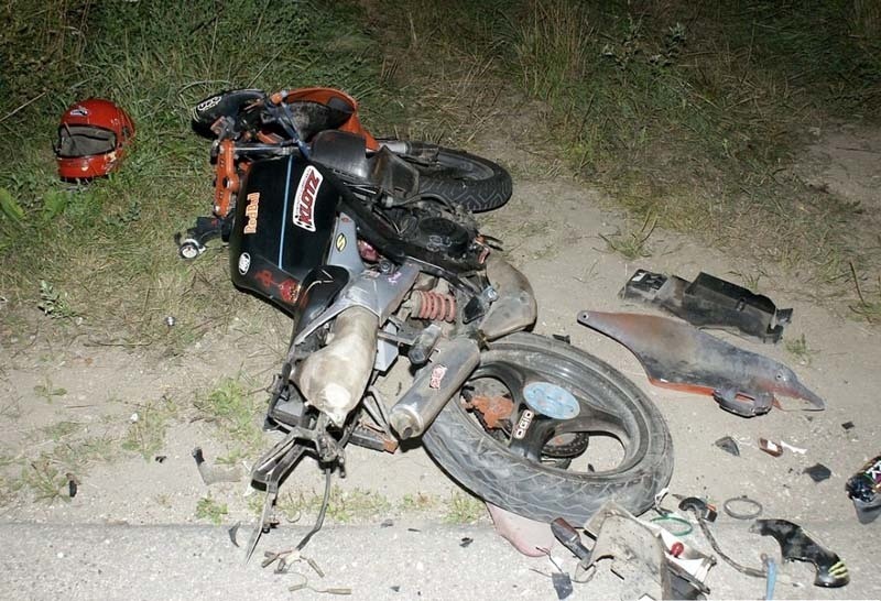 Wronowo: Wypadek śmiertelny motocyklisty. Rozbił się na traktorze (zdjęcia)