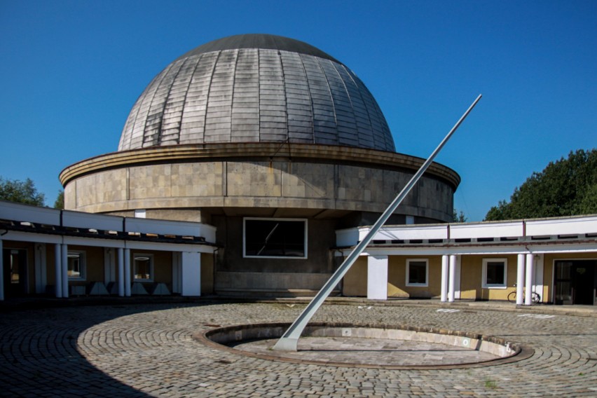 Zegar słoneczny Planetarium Śląskiego