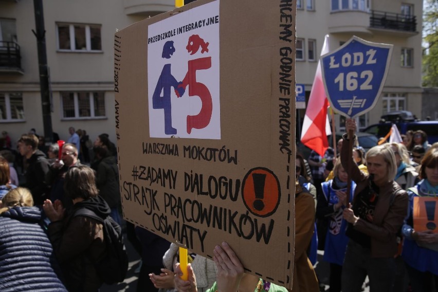 Protest nauczycieli i pracowników oświaty pod Ministerstwem...