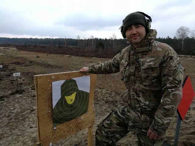 Maciej Bursztein podczas krótkiego szkolenia w Wojskach Obrony Terytorialnej. 