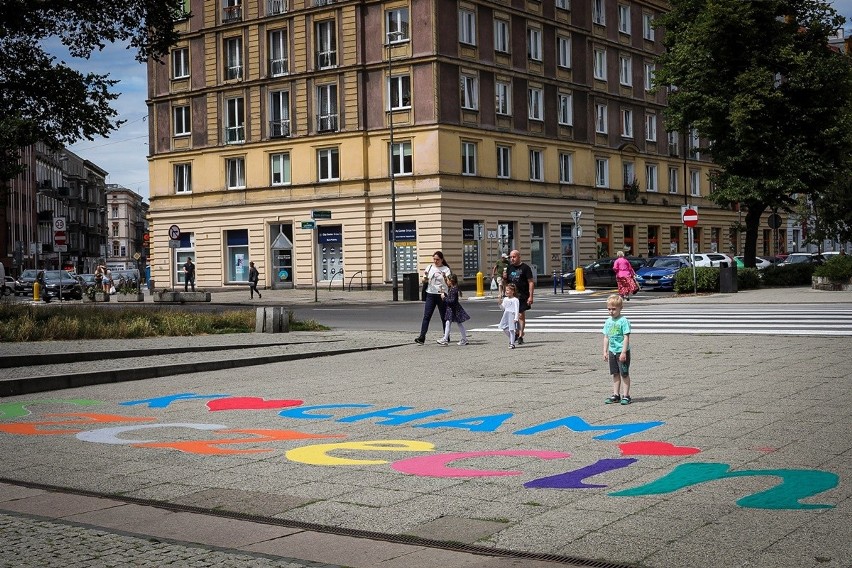 "KOCHAM SZCZECIN". Kolorowy napis na 75. urodziny Szczecina. Zobaczcie zdjęcia i wideo