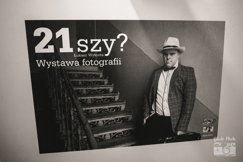 Wernisaż wystawy pod nazwą „21! Wielka Sztuka” w Dworku na Długiej w Warce. Zobacz zdjęcia