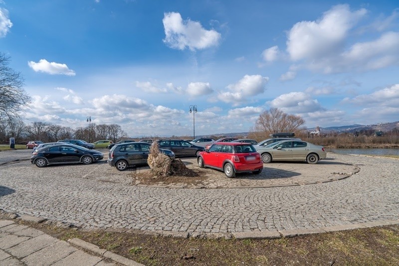 Nowy Sącz. Pod „Panoramą” zrobią nowy parking. Będzie 86 miejsc postojowych