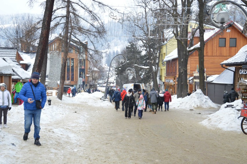 Zakopane. Krupówki pełne turystów. Warszawa zaczyna ferie [ZDJĘCIA]