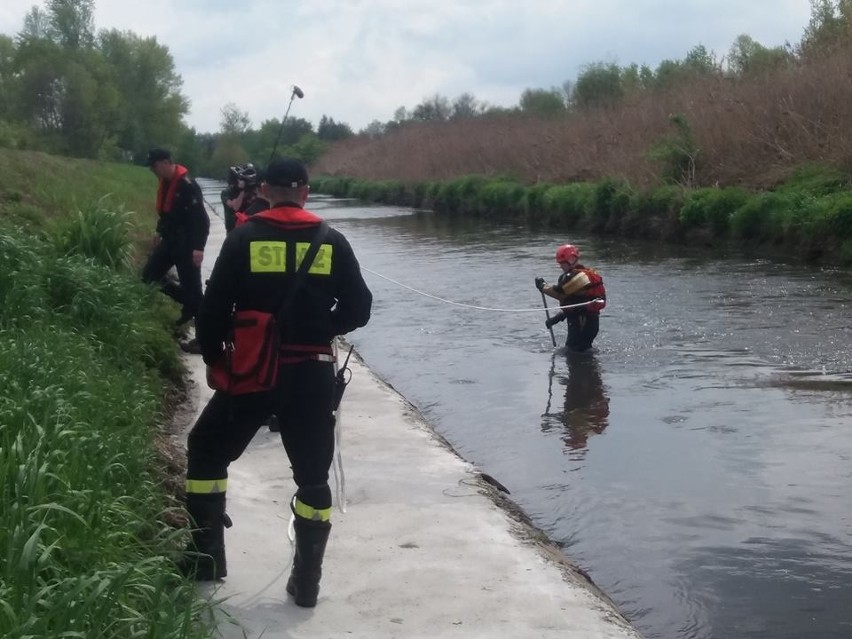 Nad Brynicą we wtorek, 16 maja, trwały poszukiwania...