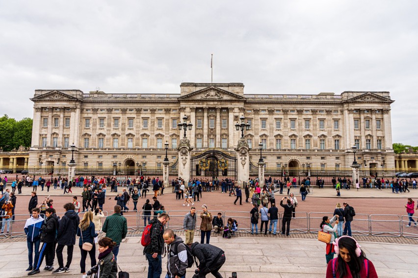 Pałac Buckingham w Londynie jest jedną z najważniejszych...