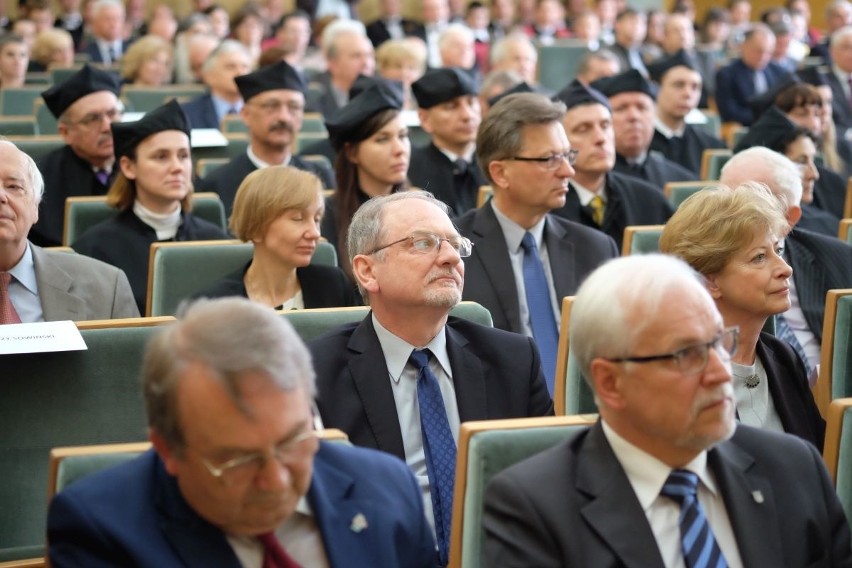 Andrzej Byrt z doktoratem honoris causa UEP