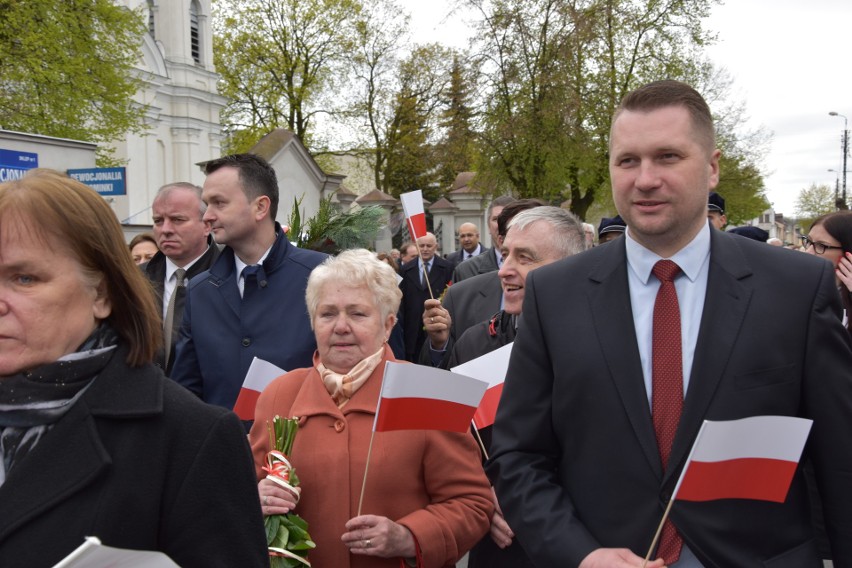 Biała Podlaska: Odsłonięto pomnik Lecha i Marii Kaczyńskich