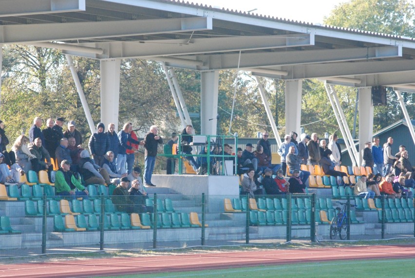 Zdjęcia kibiców Pogoni Staszów z meczu ze Starem Starachowice w Hummel 4 Lidze. Star wygrał to spotkanie 2:1