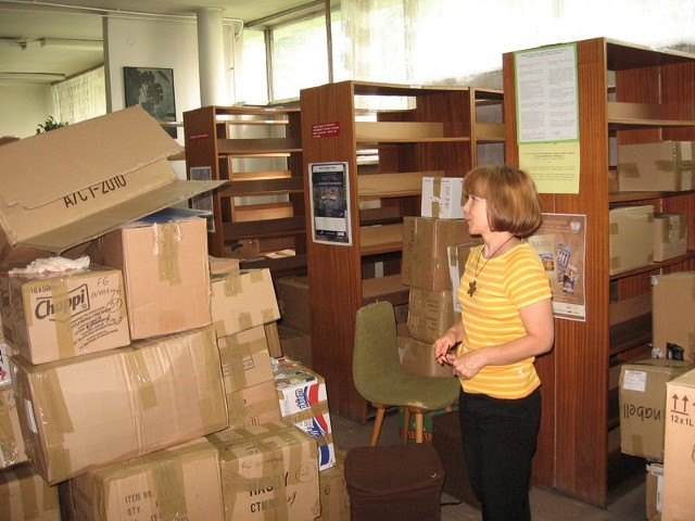 Musimy spakować 38 tysięcy książek &#8211; mówi Alicja Holender, kierownik Filii numer 6.