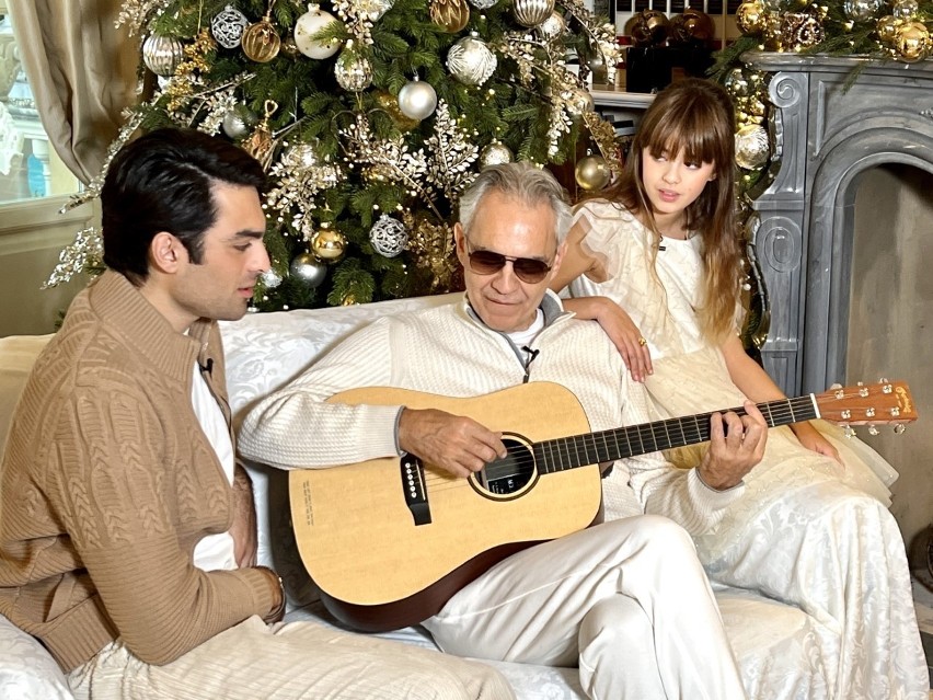 Andrea Bocelli wraz z synem Matteo i córką Virginią nagrali...
