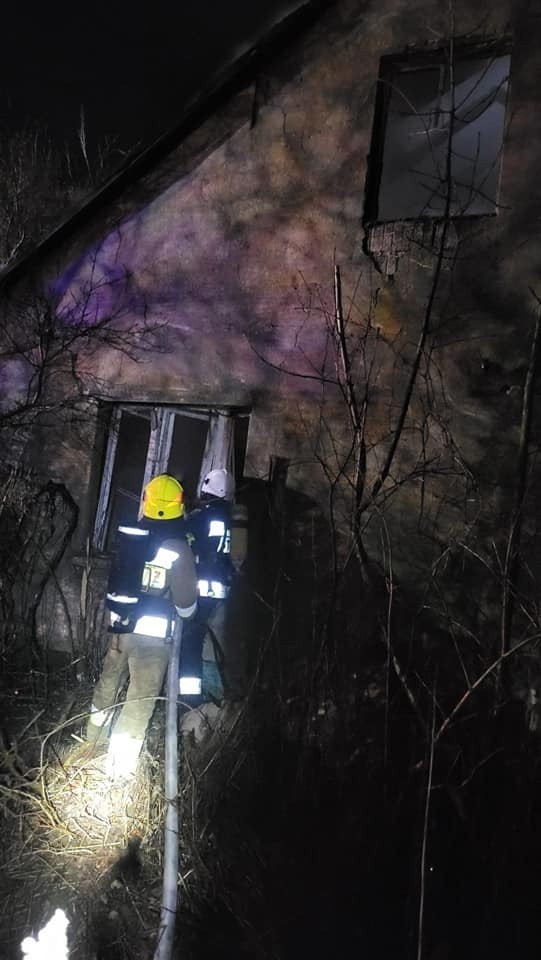 W wyniku pożaru doszło do sporych zniszczeń pustostanu w...