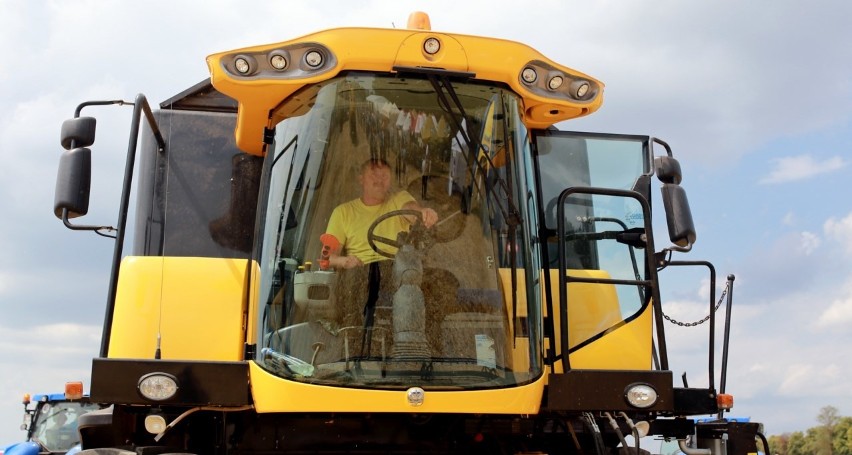 Letnie pokazy organizowane podczas żniw przez New Holland...