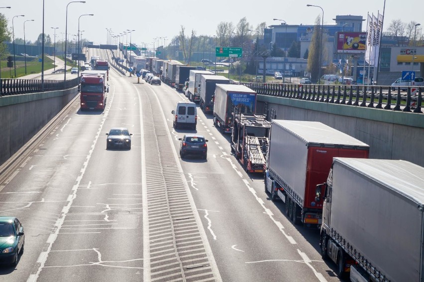 Białystok. Gigantyczne korki na Trasie Generalskiej. To efekt przebudowy węzła Porosły [ZDJĘCIA]