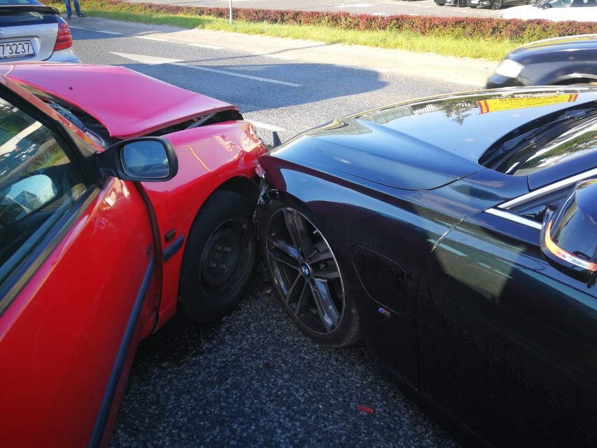 Wypadek czterech samochodów w Bielanach Wrocławskich (ZDJĘCIA)