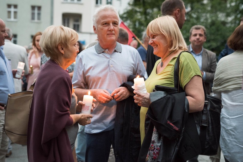 Łańcuch Światła w Opolu. Ponad 500 osób protestowało w Opolu...