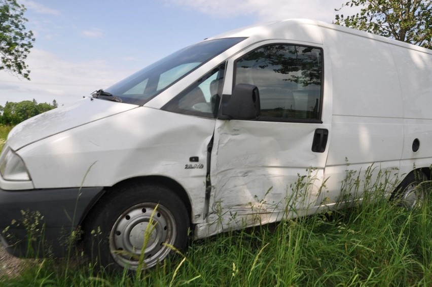 Wypadek koło Szczecinka. Dwie osoby trafiły do szpitala.