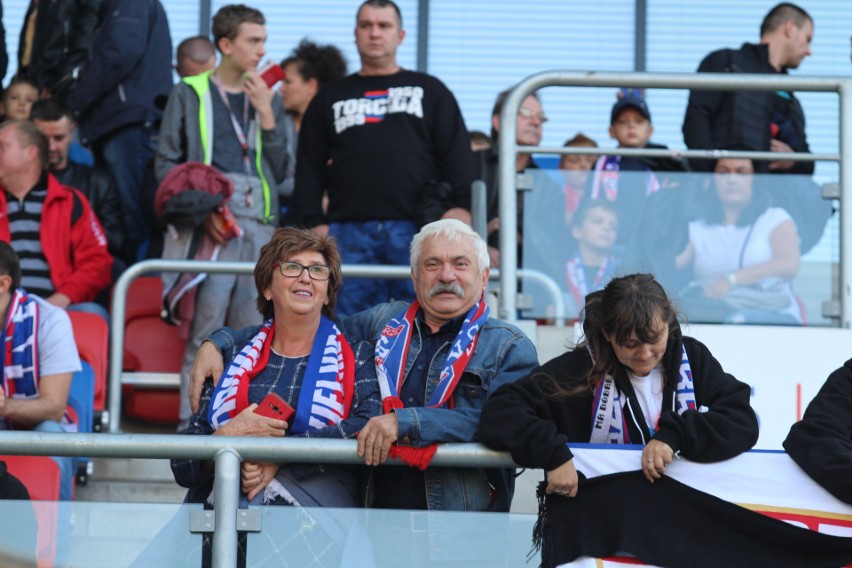 Śląskie derby Górnik Zabrze - Piast Gliwice: zdjęcia kibiców