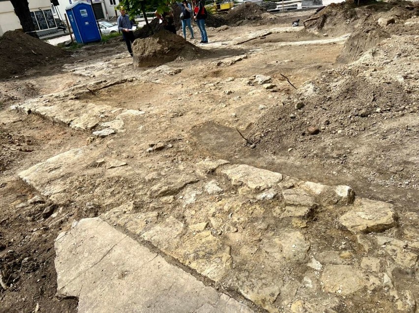 Miechów. Archeolodzy kończą oczyszczać mury starej cerkwi