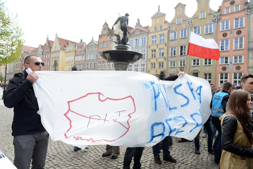 Akcja "Stop podatkowi PIT" w Gdańsku. Janusz Korwin - Mikke i happening pod Neptunem [ZDJĘCIA]