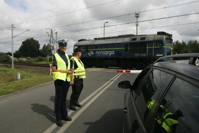 SOK i policja zalecają czujność na drogach, szczególnie przy przejazdach kolejowych