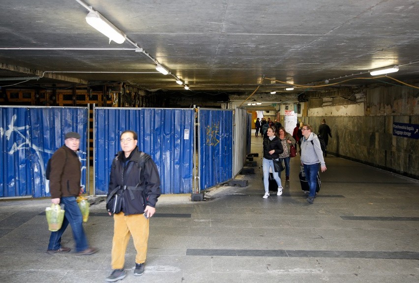 Modernizacja stacji Gdańsk Główny: oba perony dalekobieżne już wyremontowane, otwarto także tunel prowadzący na nie z budynku dworca 