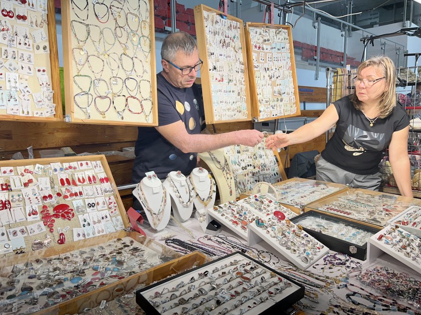 Giełda kryształów i minerałów wróciła po trzyletniej przerwie. Skarby Ziemi znów w Lublinie [ZDJĘCIA]