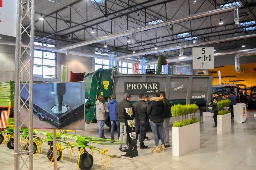 Tłumy odwiedzających na stoisku Pronaru na Mazurskim Agro Show
