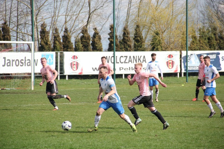 4 liga. JKS Jarosław wygrał derby z Wólczanką Wólka Pełkińska 5:0 [ZDJĘCIA]