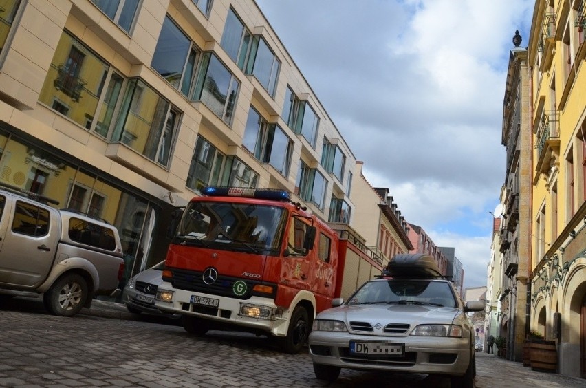 Wrocław: Alarm w hotelu na Włodkowica. Strażacy w akcji (ZDJĘCIA)