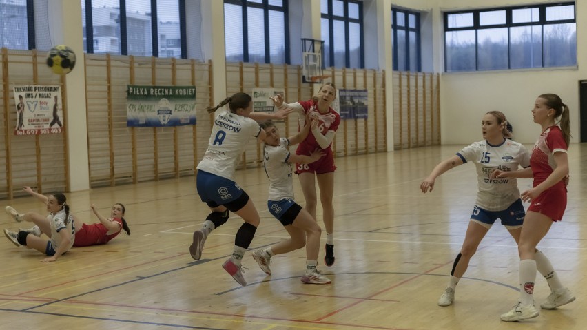 Zawodniczki Handballu Rzeszów tym razem musiały uznać...