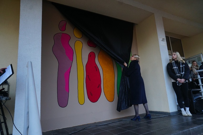 Czwarty już tekstylny "mural" odsłonięto w poznańskiej...