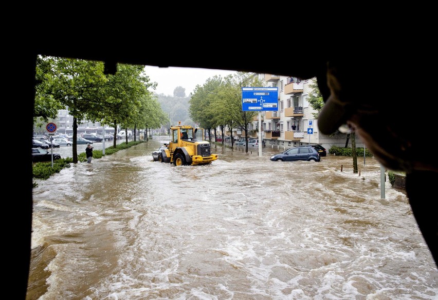 Holandia: uciekali z miasta Meerssen w popłochu przed powodzią. Na ewakuację nie było już czasu