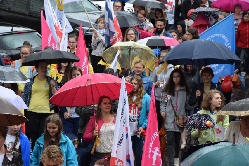 Marsz dla Życia i Rodziny przeszedł ulicami Bielska-Białej ZDJĘCIA