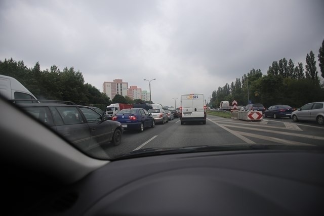 Wypadek na DK 86 i korki w Katowicach sięgają Sosnowca