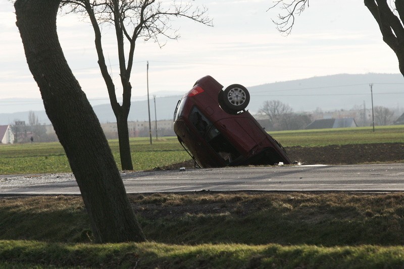 Śmiertelny wypadek na wyjeździe z Jawora. Czołowe zderzenie....