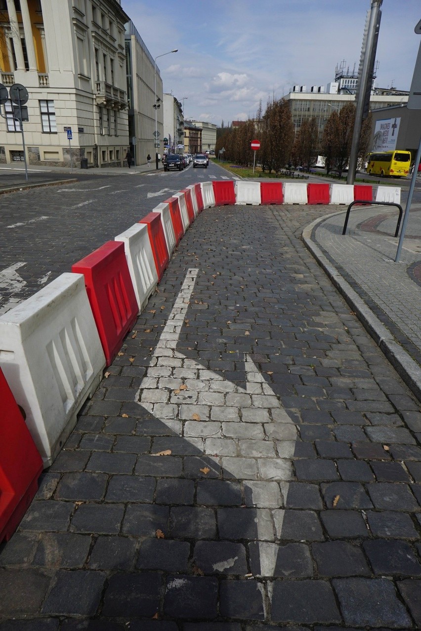 Z centrum Poznania mają zniknąć szpetne separatory