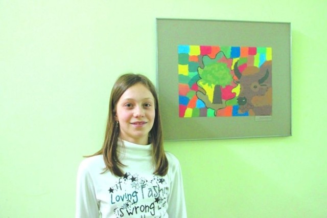 Krystyna Kowalewska w swojej pracy postanowiła wkomponować żubra w kolorowe piksele